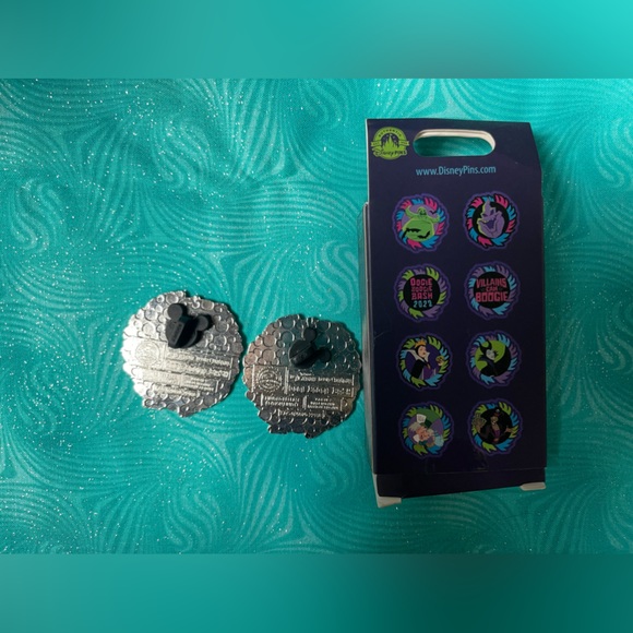 Oogie Boogie bash mystery pins 22’ - Picture 2 of 2